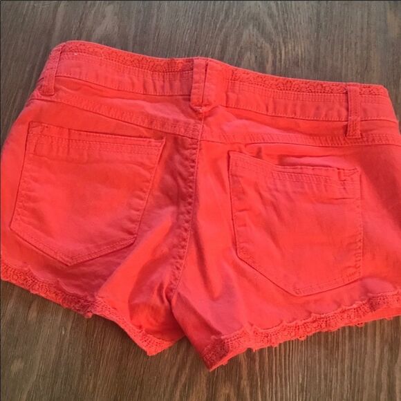 ✨ Rewind Coral Shorts with Lace Detailing✨ - Picture 3 of 6